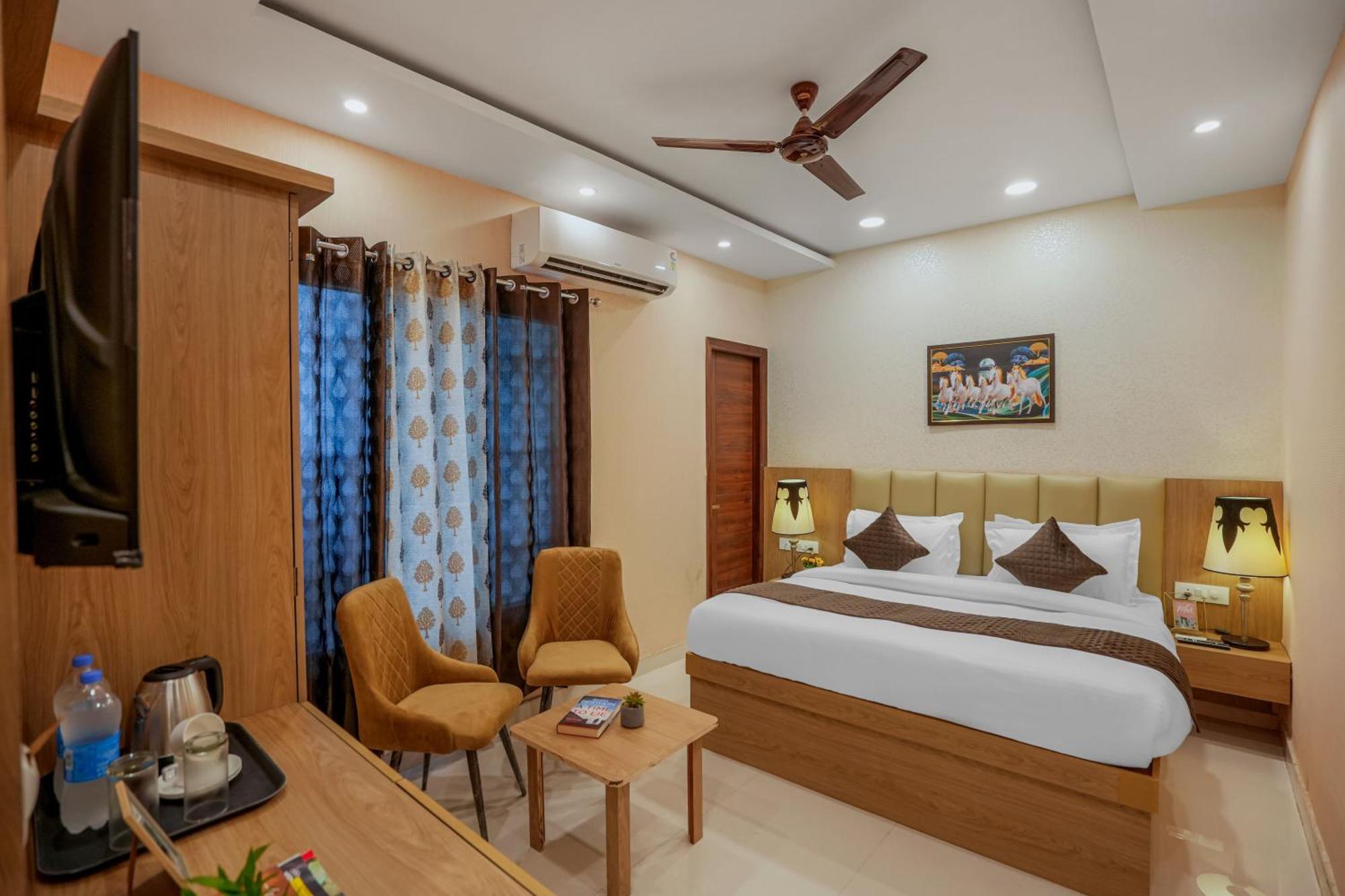 Hotel Devine Zirakpur Chandigarh Exterior photo
