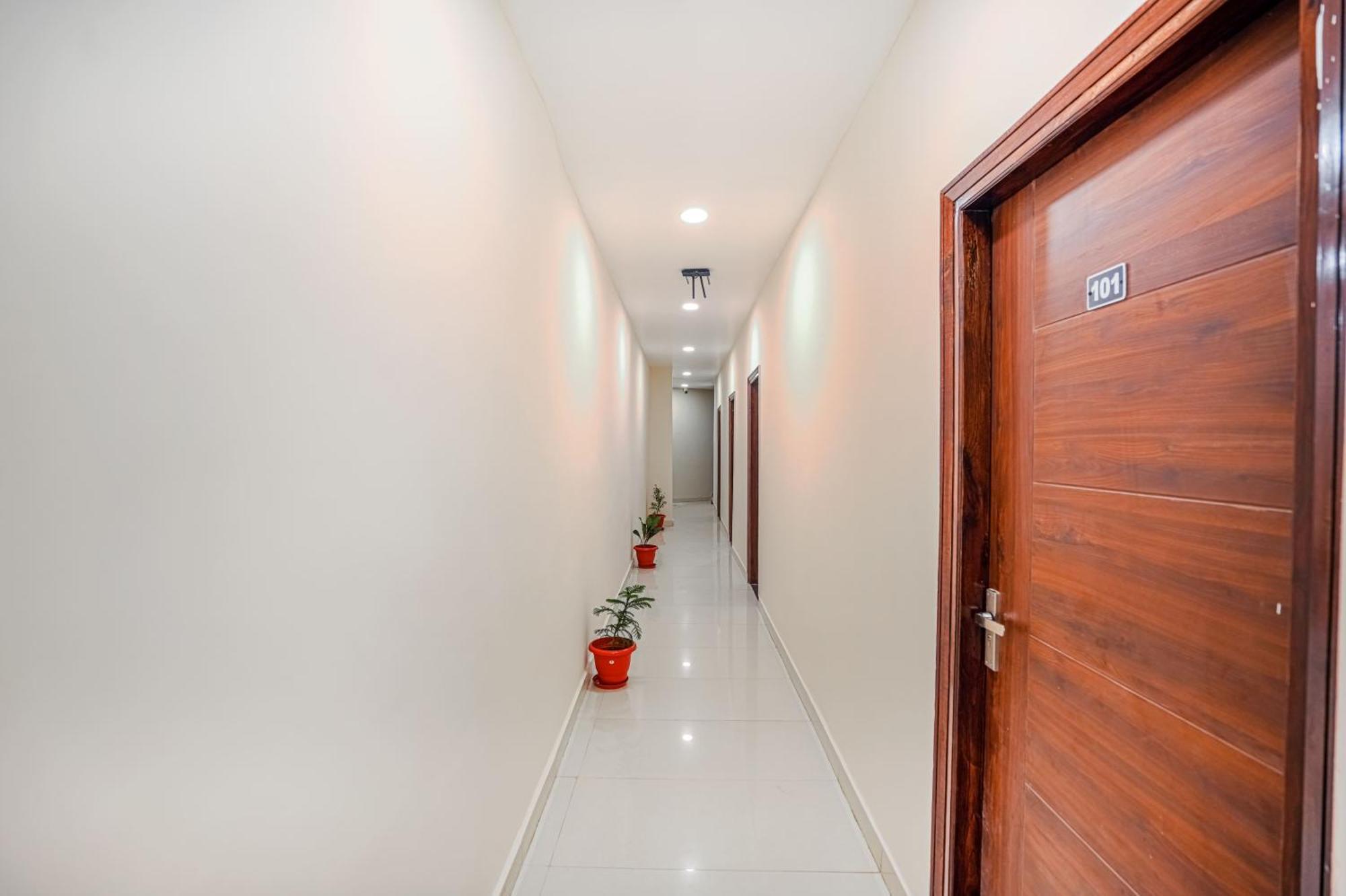 Hotel Devine Zirakpur Chandigarh Exterior photo