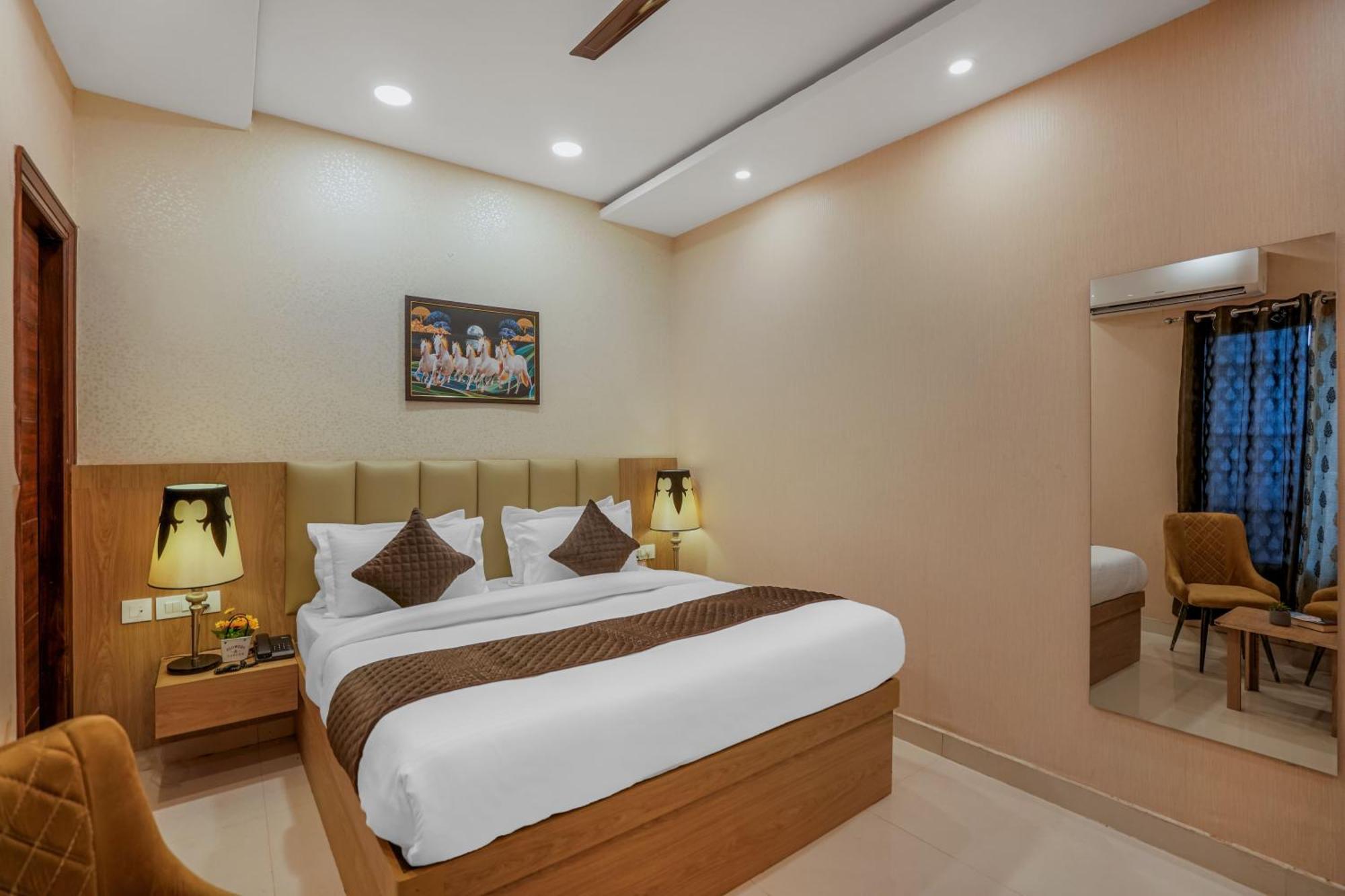Hotel Devine Zirakpur Chandigarh Exterior photo