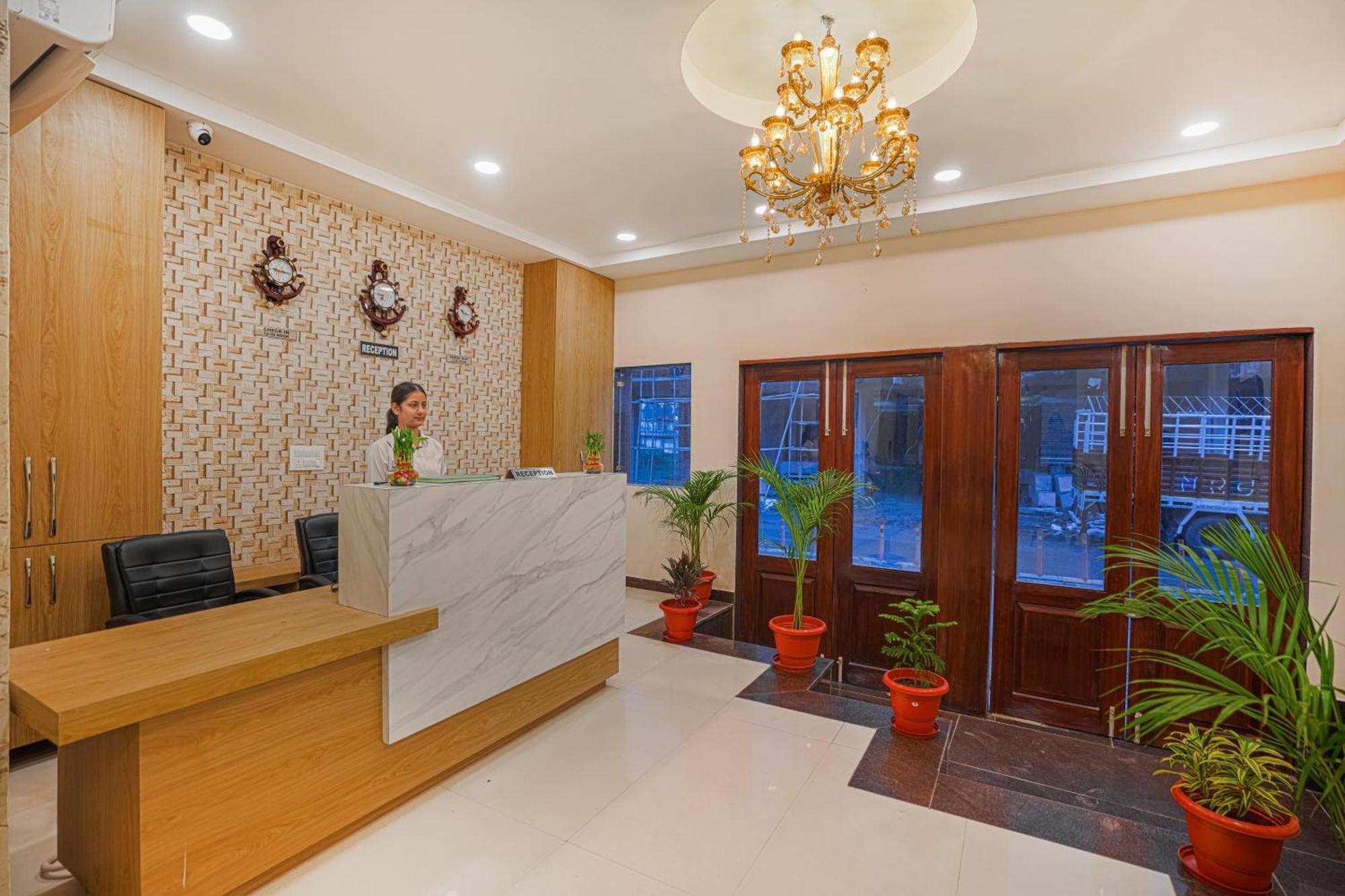 Hotel Devine Zirakpur Chandigarh Exterior photo