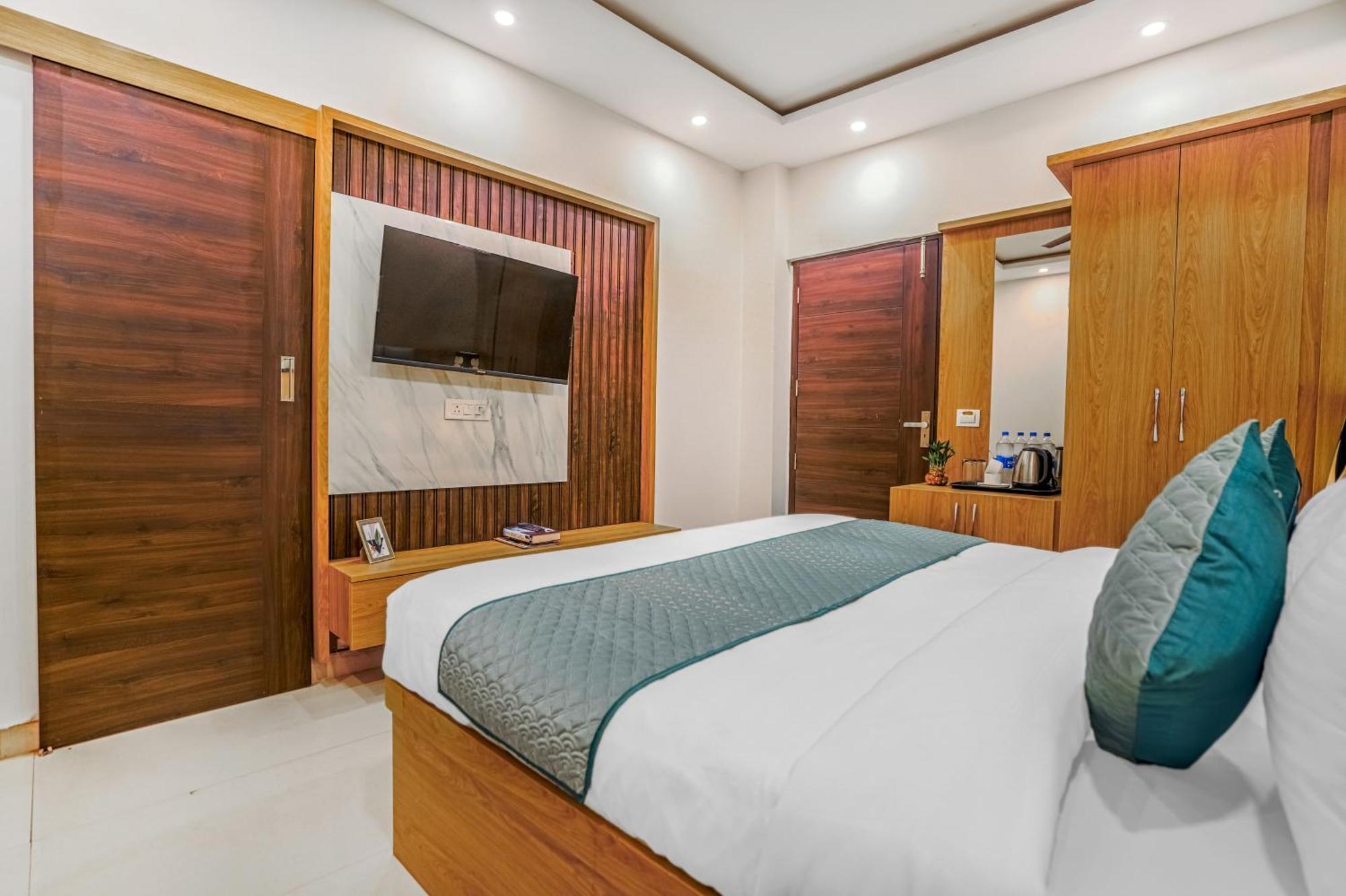 Hotel Devine Zirakpur Chandigarh Exterior photo