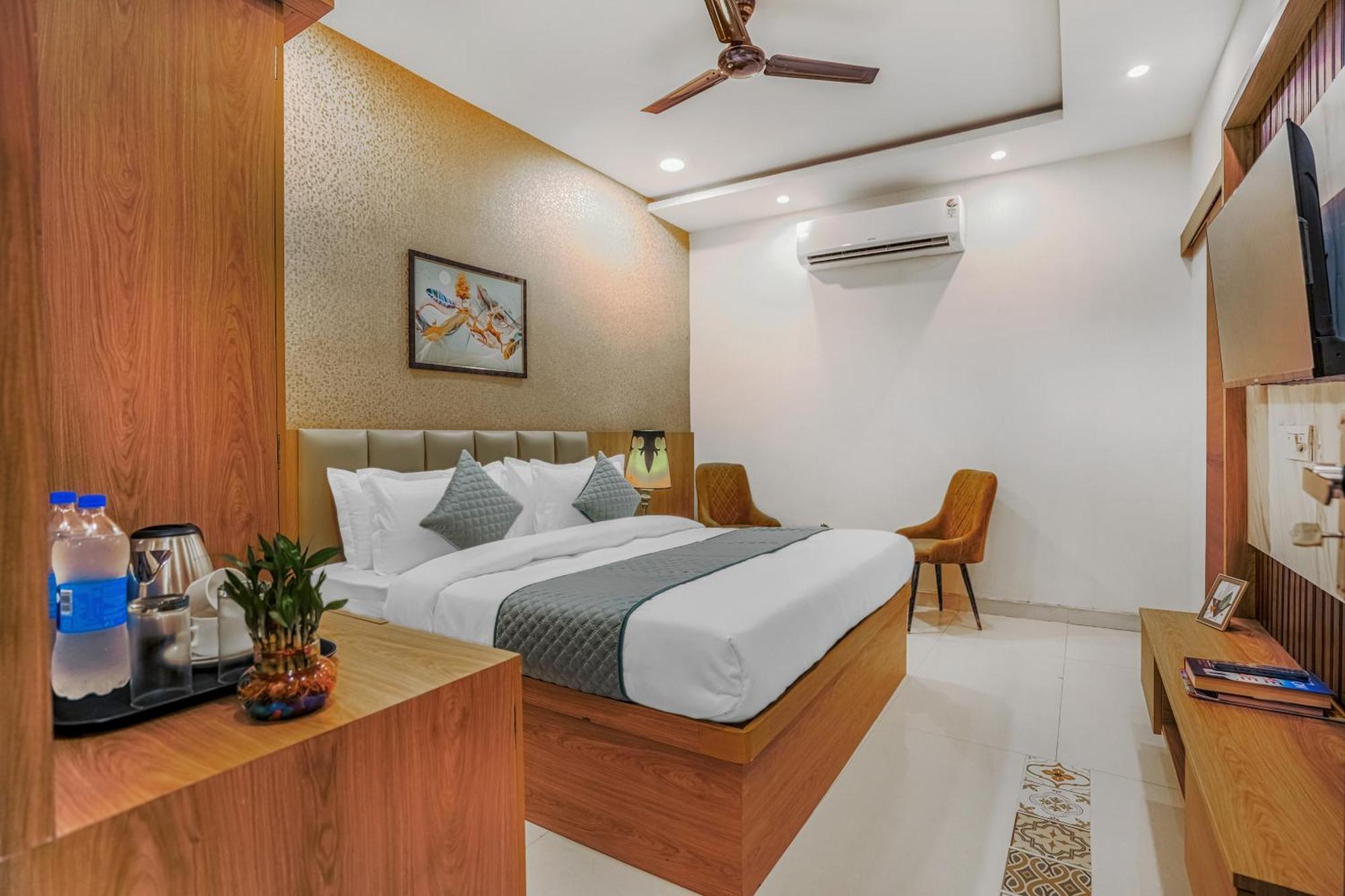 Hotel Devine Zirakpur Chandigarh Exterior photo