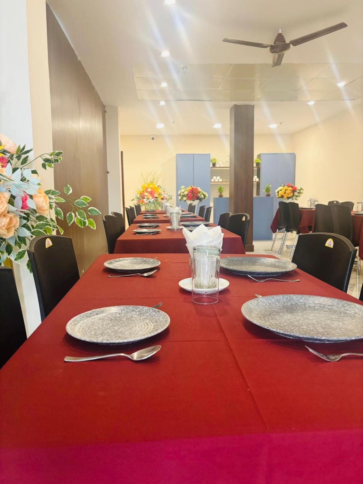 Hotel Devine Zirakpur Chandigarh Exterior photo